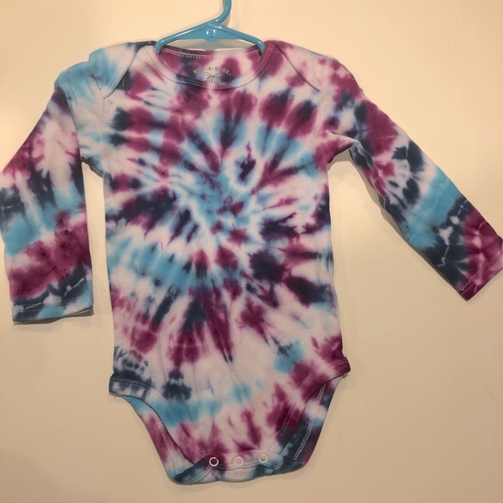 ☮️ Hand-Made Tie-Dye Onesie (one of a kind)